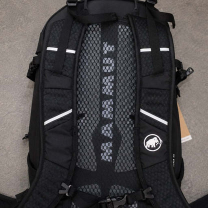 Mammut Lithium 25 - Lightweight hiking and trekking backpack (Black)