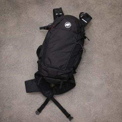 Mammut Lithium 25 - Lightweight hiking and trekking backpack (Black)