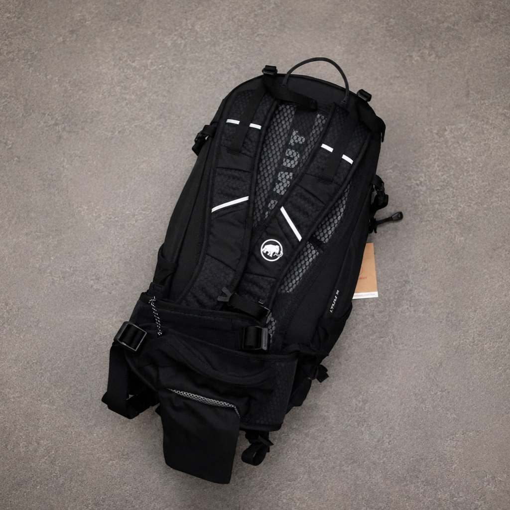 Mammut Lithium 25 - Lightweight hiking and trekking backpack (Black)